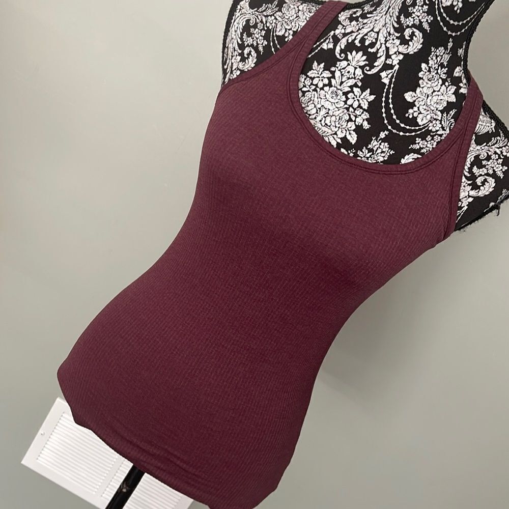 Lululemon size 4 top